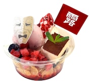 「真っ赤に染まる…
幸福を阻止するマスクのBerryアイスカップデザート」