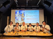 アニメ「ダンジョンに出会いを求めるのは間違っているだろうか」10周年記念ファンミーティング第1回の様子。左から前田有希氏、志治雄一郎氏、松倉友二氏、石上静香、大澤信博氏、中倉隆道。