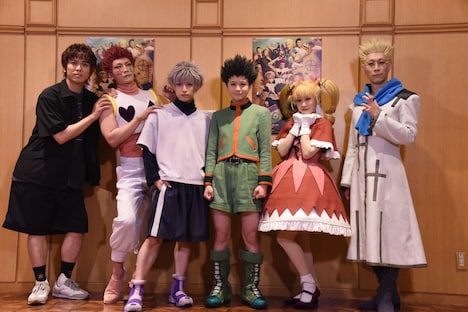 初日会見の様子。左から山崎彬、丘山晴己、阿久津仁愛、西山蓮都、高橋愛、坂東巳之助