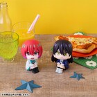 「GQuuuuuuX」マチュ&ニャアンが手のひらに、見上げるフィギュア「るかっぷ」から