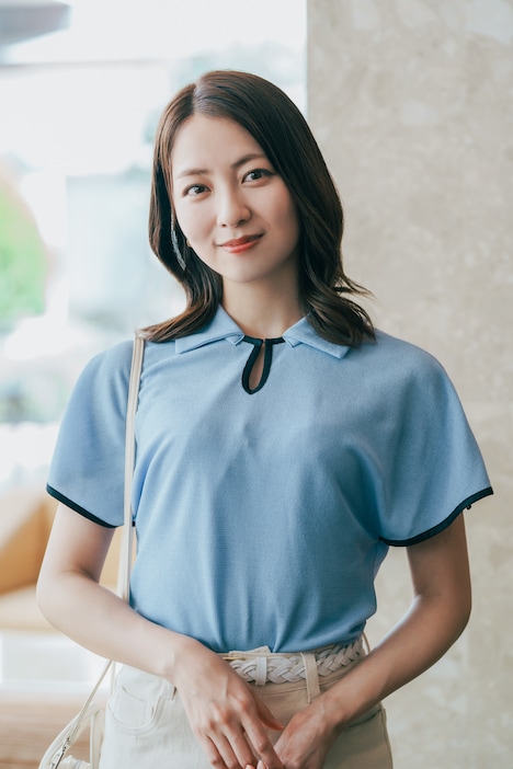 小島梨里杏演じる猪狩景子。景子は幼少期から姉の弘子に強い憧れを抱いている。