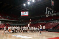 2024年に有明アリーナで行われたクリニックの様子 (c)B.LEAGUE