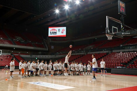 2024年に有明アリーナで行われたクリニックの様子 (c)B.LEAGUE