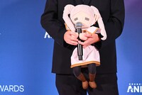 マイクを持つフリーレンのぬいぐるみ