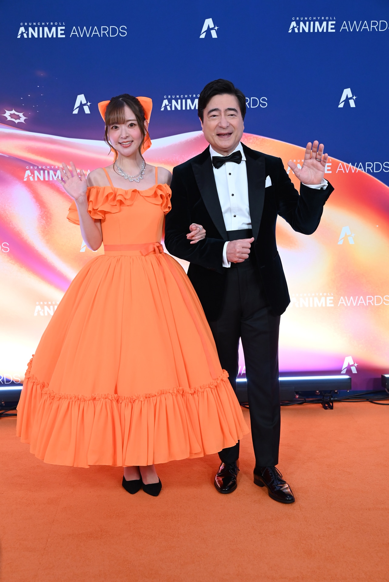 左から天城サリー、ジョン・カビラ