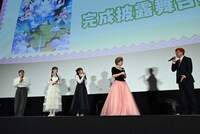 映画「小林さんちのメイドラゴン さみしがりやの竜」完成披露舞台挨拶の様子