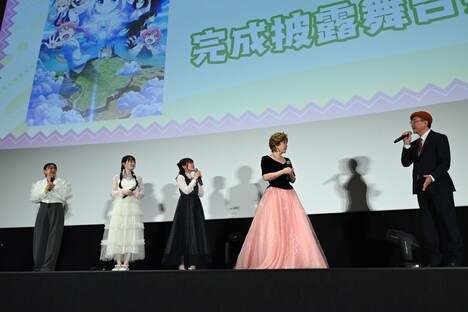 映画「小林さんちのメイドラゴン さみしがりやの竜」完成披露舞台挨拶の様子
