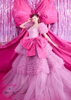 アイをモチーフにしたドレス