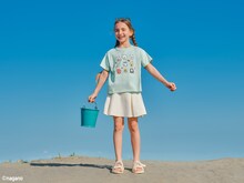 「ちいかわ」と「ナガノのくま」のコラボTシャツの着用イメージ