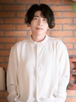 アロイス役の新垣樽助