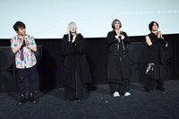 オープニング主題歌の歌詞「悪霊退散」に合わせて振り付けをする置鮎龍太郎、命 -mikoto-、龍矢 -ryuya-、影丸 -kagemaru-