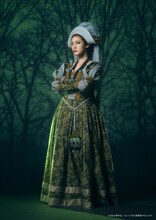 蘭舞ゆう扮するヒルデ・ディックハウト。