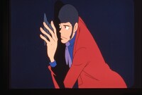 「ルパン三世 PART2」より。子供から大人まで楽しめるコミカルなエピソードが主流となっている。音楽はこのシリーズより大野雄二が担当。ルパンが赤いジャケットを着用している 原作：モンキー・パンチ ©TMS