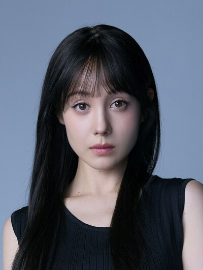 トリンドル玲奈演じる伊藤すみれ (c)「レプリカ 元妻の復讐」製作委員会