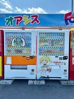 ハッコンとラッミスのラッピング自販機のイメージ画像 (c) 昼熊・KADOKAWA/「自動販売機に生まれ変わった俺は迷宮を彷徨う２」製作委員会