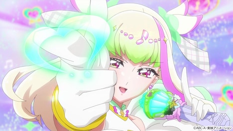 キュアズキューンの変身シーン (c)ABC-A・東映アニメーション