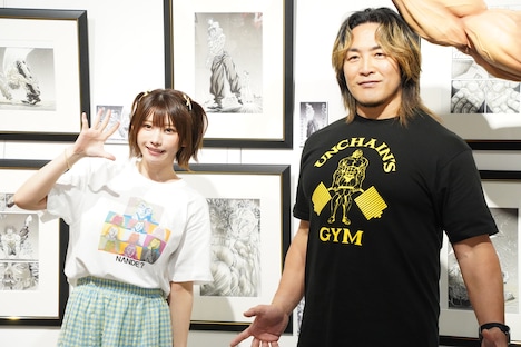 左からえなこ、棚橋弘至