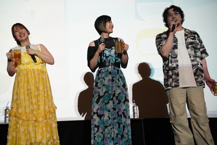 左から内田真礼、行成とあ、安元洋貴
