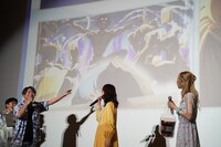 小西克幸（左）曰く、「これがすべてです」という「ぐらんぶる」の場面カット