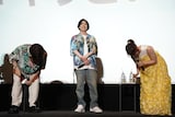 笑う内田姉弟と木村良平(中央)