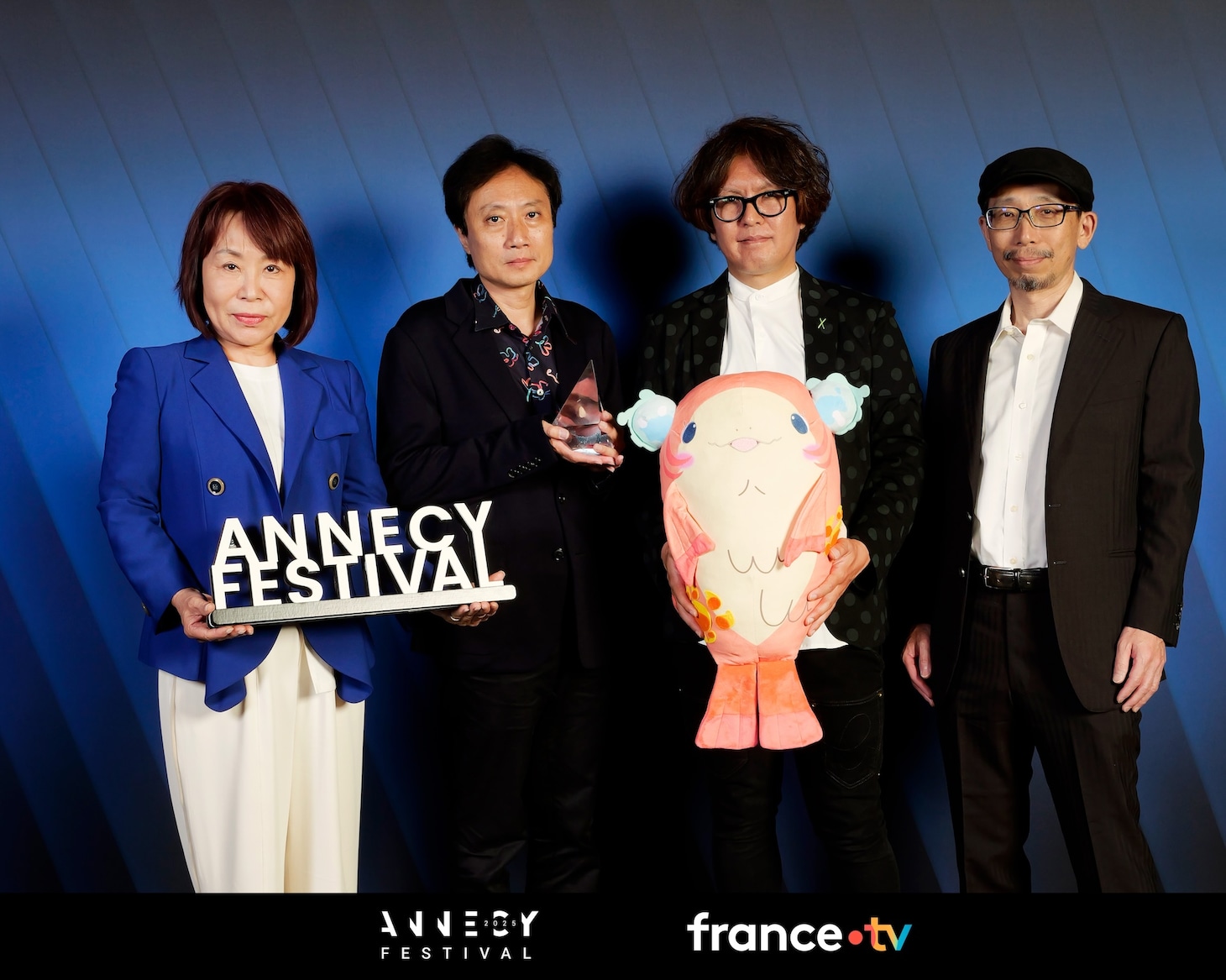 左からプロデューサーの田中栄子、青木康浩監督、キャラクターデザインの小島大和、演出の古屋勝悟