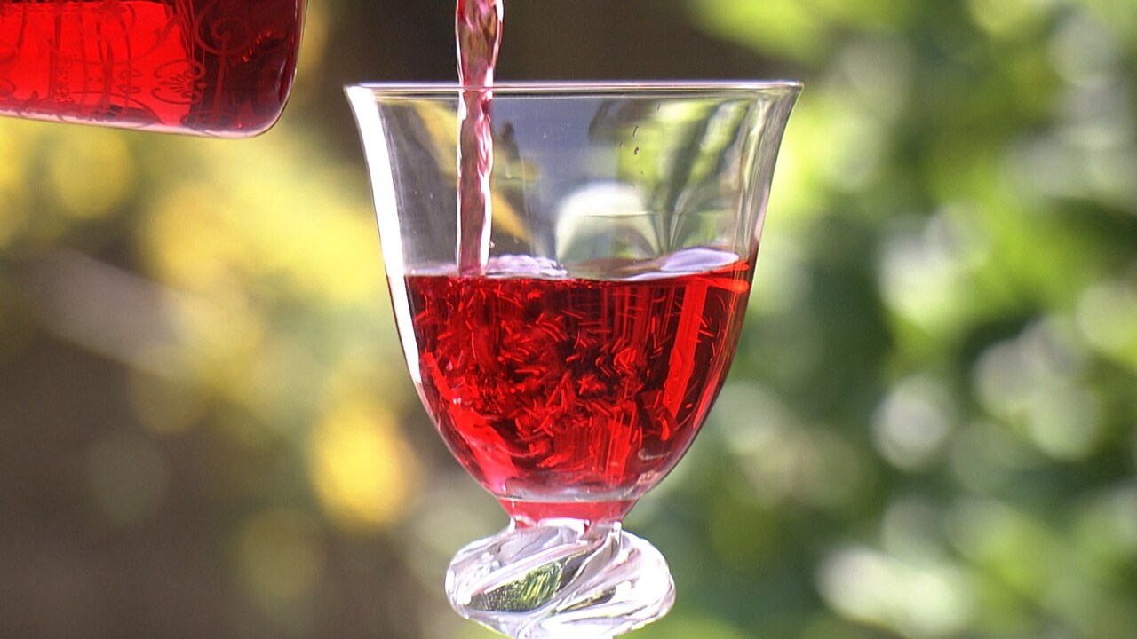 「アン・シャーリー」のいちご水を「グレーテルのかまど」で再現、レイヤーケーキも