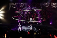 「Burning Heart」のパフォーマンスの様子