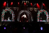 「Just the two of us」のパフォーマンスの様子