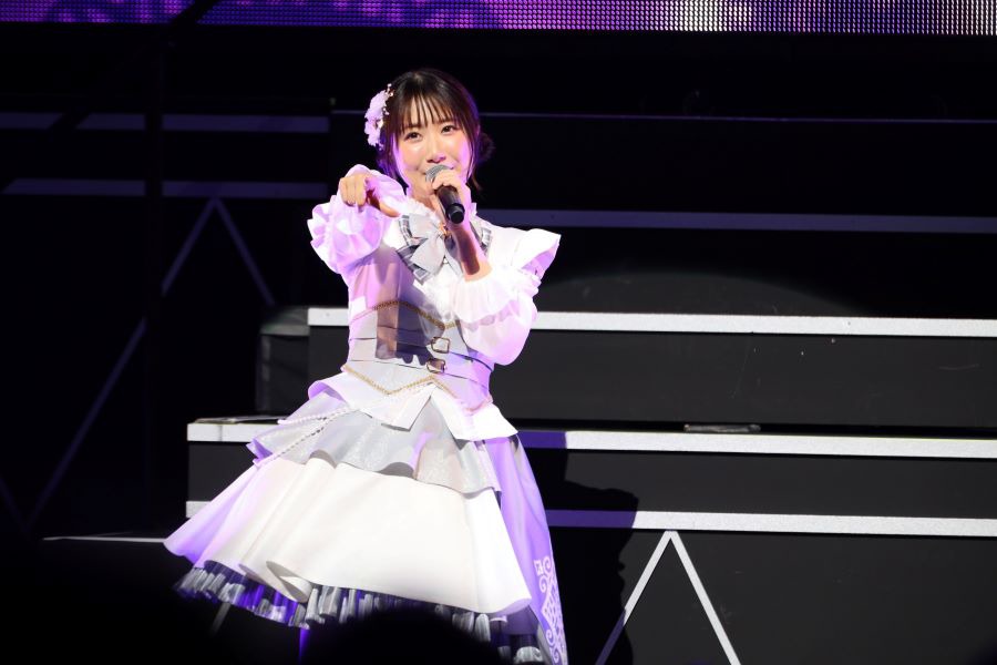 紫藤サナ役の日高里菜
