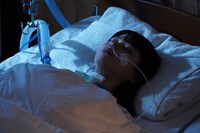 菊池日菜子演じる銅坂麻衣