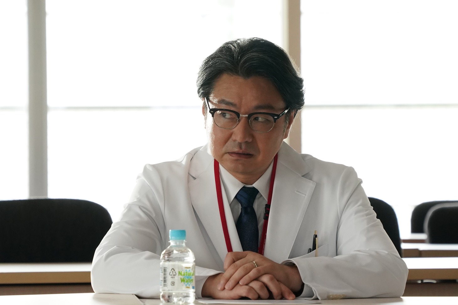 水橋研二演じる塚田明