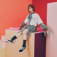 「Vans x MOMOKO SAKURA」を着用したモモコグミカンパニー