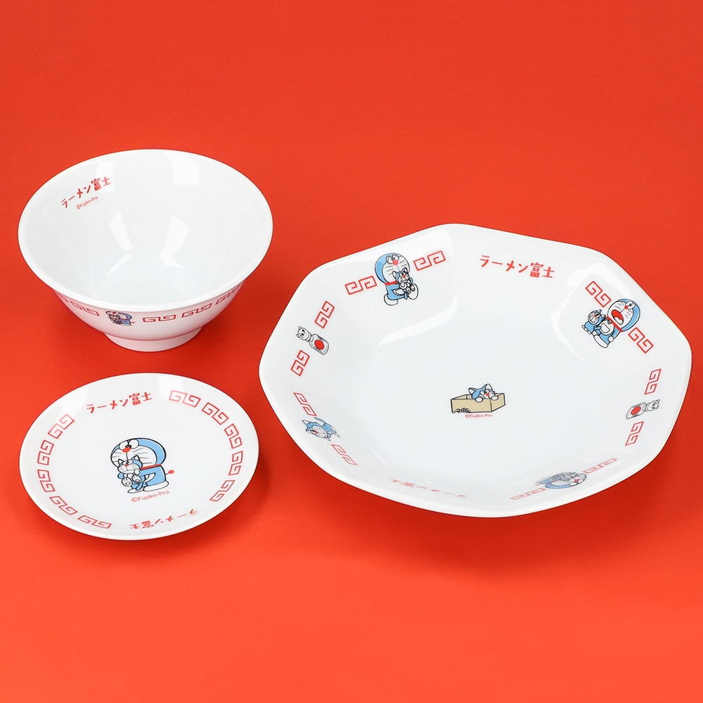 ドラえもん」そっくりな子猫がかわいい中華食器シリーズに新作