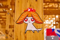 大阪・関西万博の会場に「サーモンネーター」が使用された様子。