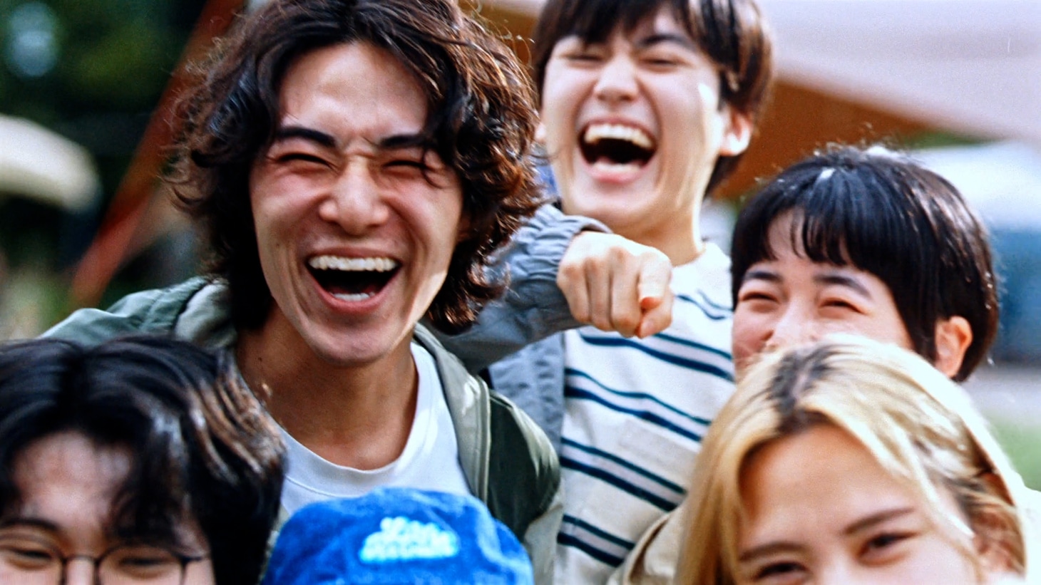 CM「ビッグマック『明日も 笑おう あの頃も今も』篇」場面カット