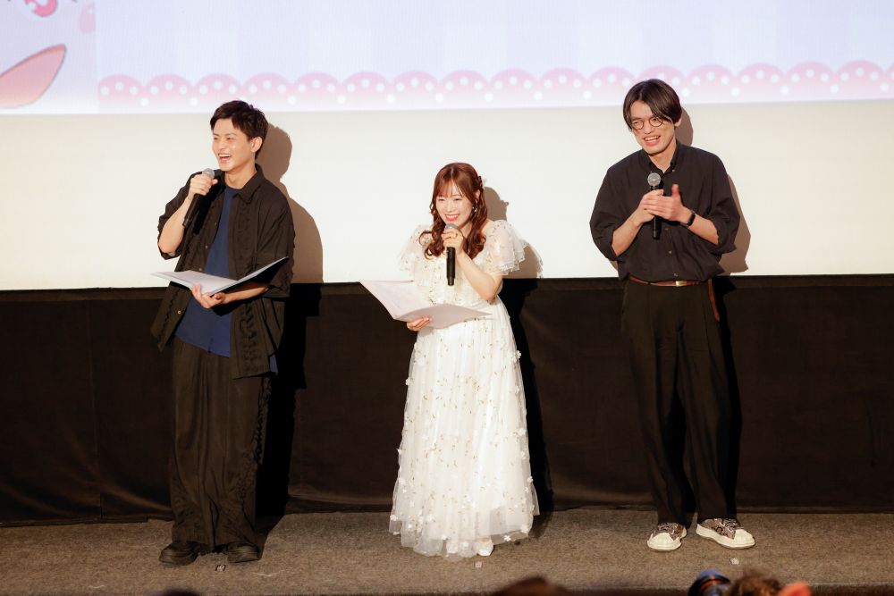左から石毛翔弥、直田姫奈、篠原啓輔監督