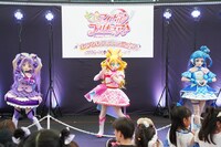 左からキュアキュンキュン、キュアアイドル、キュアウインク
