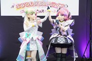 左からキュアズキューン、キュアキッス
