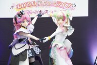 左からキュアキッス、キュアズキューン