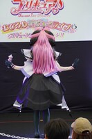 くるりと回って衣装を見せるキュアキッス