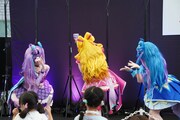 自撮りするアイドルプリキュア