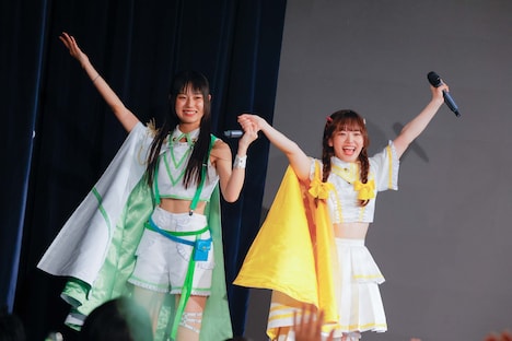 左から本村玲奈、三波春香 （撮影：曽我美芽）