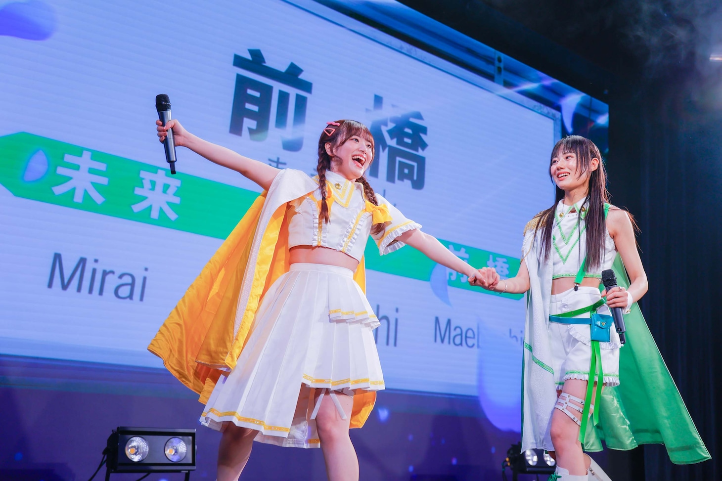 「『前橋ウィッチーズ』ライブ ～貴方が望むならOPEN～ Chapter3」昼公演より、左から三波春香、本村玲奈 （撮影：曽我美芽）