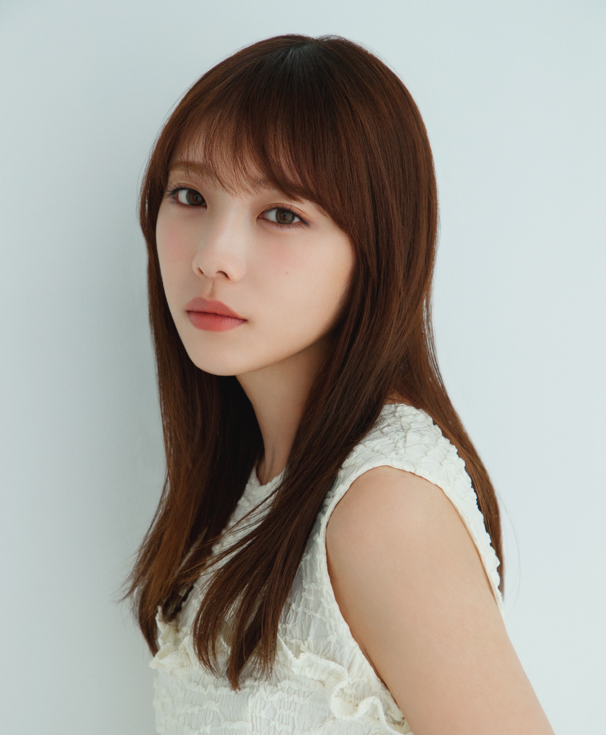 乃木坂46与田祐希が「少年サンデー」表紙に登場、オフショット感