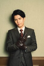 透乃眼あきら役の阿座上洋平