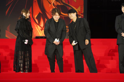 談笑する上田麗奈、松岡禎丞、下野紘