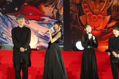 左から櫻井孝宏、早見沙織、花澤香菜、河西健吾