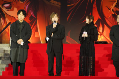 左から杉田智和、岡本信彦、上田麗奈