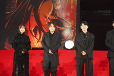 左から上田麗奈、松岡禎丞、下野紘