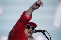 トレーディングキーホルダーでレオを引いたDJ KOO（TRF）